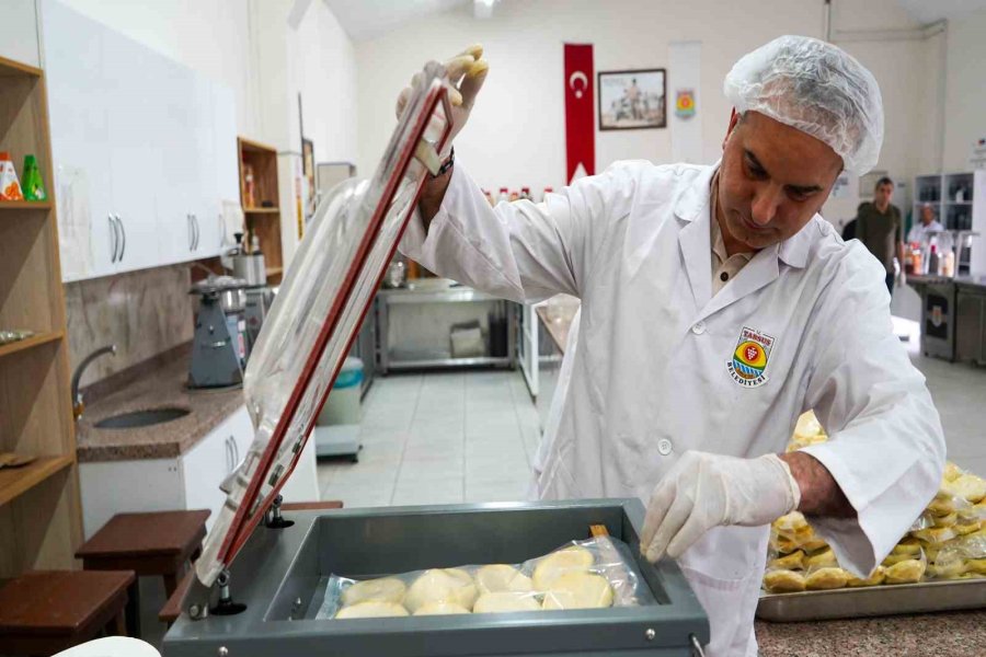 Tarsus’ta Meyve Ve Sebze Paketleme Tesisi Hizmete Girdi