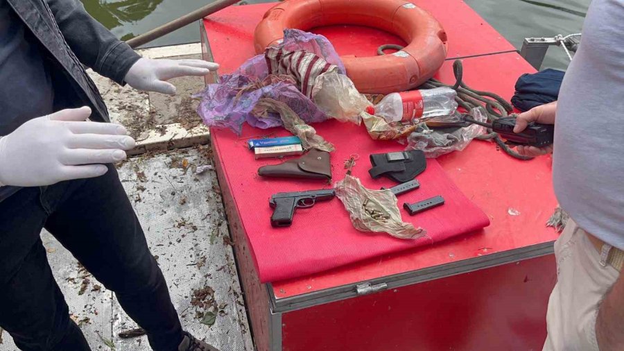 Eskişehir’de Temizlik Görevlileri, Çöp Yerine Tabanca Topladı