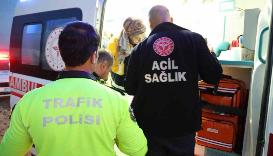 Otomobil Şarampole Devrildi: Sürücü Alkollü Ve Ehliyetsiz Çıktı