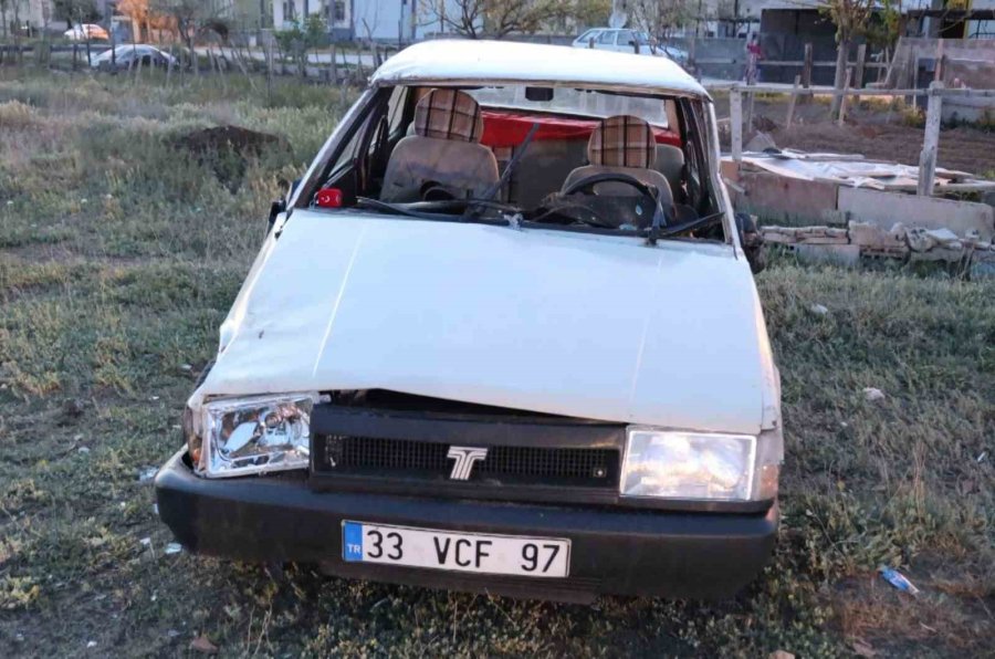 Otomobil Şarampole Devrildi: Sürücü Alkollü Ve Ehliyetsiz Çıktı