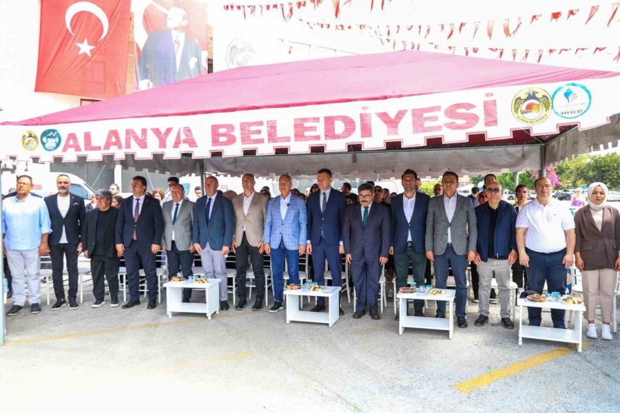 Alanya’da Engelsiz Halk Plajı Hizmete Açıldı