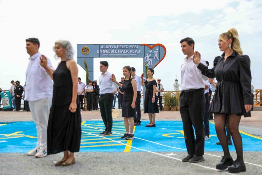 Alanya’da Engelsiz Halk Plajı Hizmete Açıldı