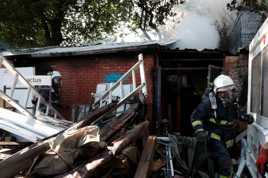Antalya’da Depo Yangını