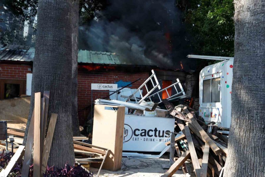 Antalya’da Depo Yangını