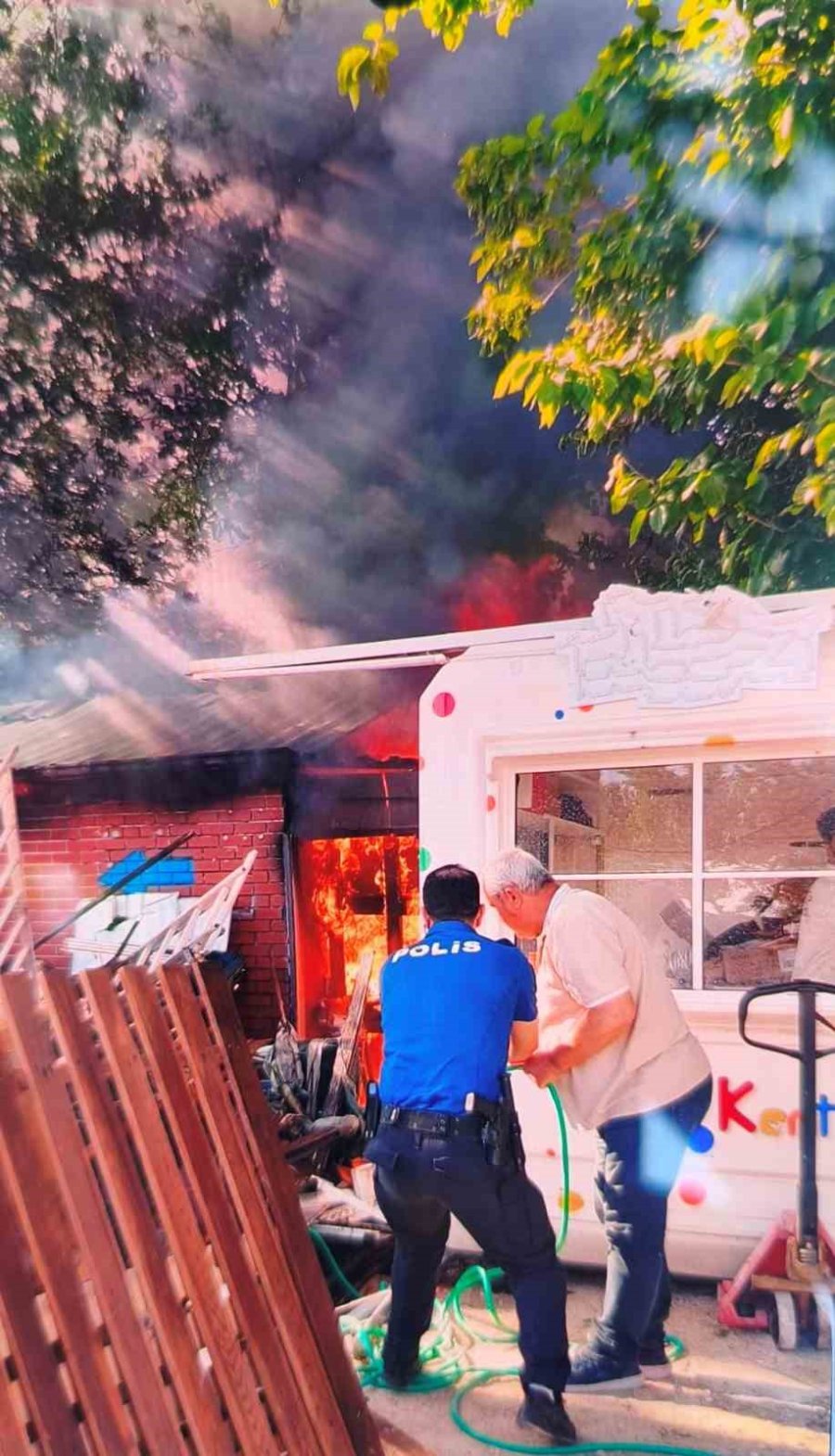 Antalya’da Depo Yangını