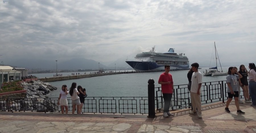 Bin 795 Yolcu Ve 729 Mürettebatı Bulunan Kruvaziyer Alanya Limanı’na Demir Attı