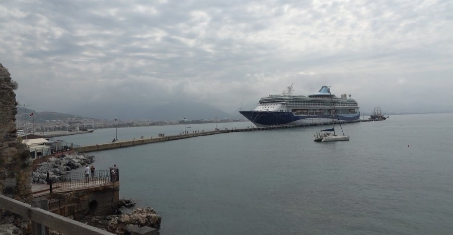 Bin 795 Yolcu Ve 729 Mürettebatı Bulunan Kruvaziyer Alanya Limanı’na Demir Attı