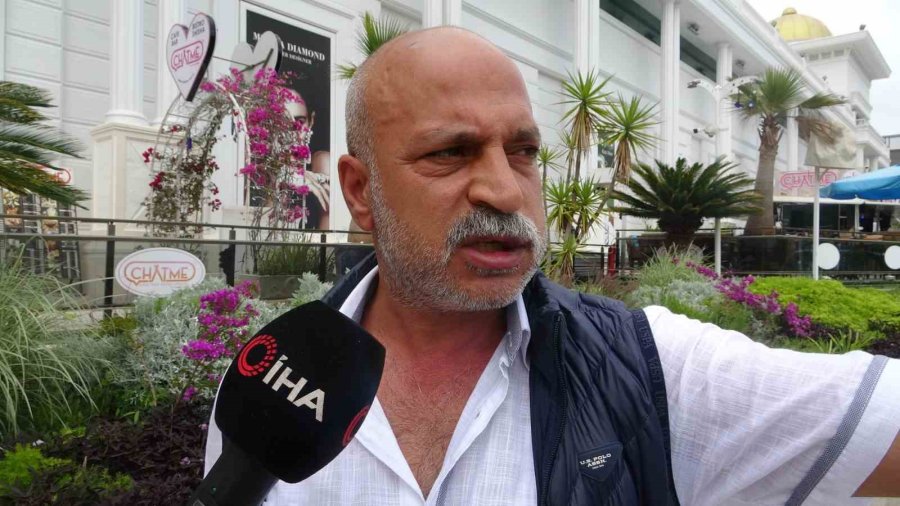 Yolun Karşısına Geçmek İçin Beklerken 3 Kişi Tarafından Tekme Tokat Dövüldü