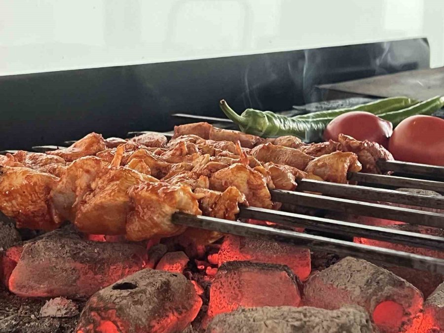 Uzmanı Uyardı: Etleri Kömür, Sağlığınızı Riske Etmeyin