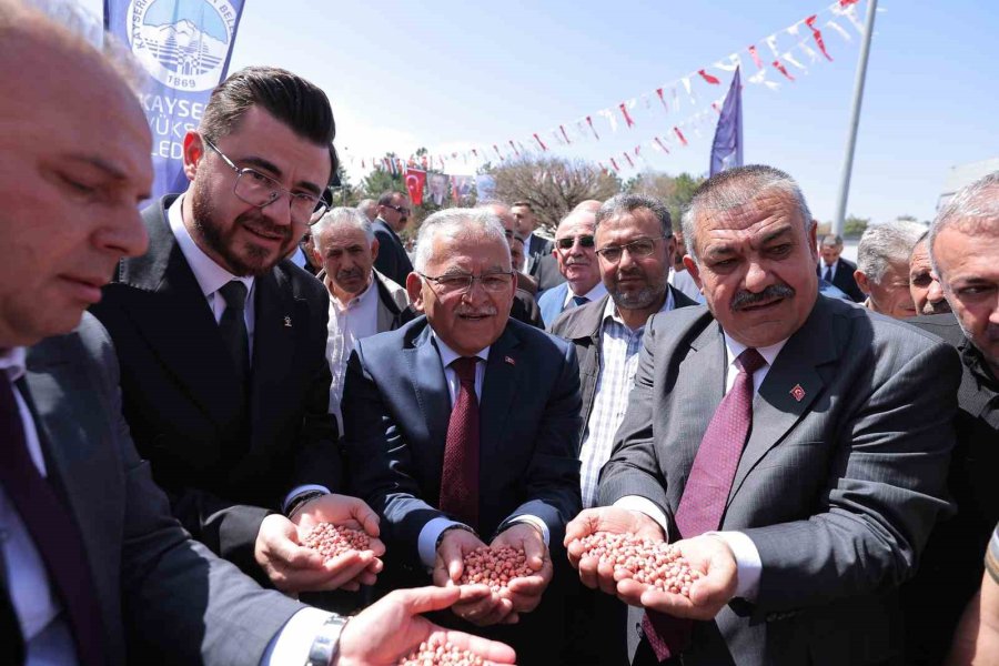 Başkan Büyükkılıç’tan Üreticilere Dev Tohum Desteği: 6 Yılda 3 Bin 992 Ton Tohum Dağıtıldı