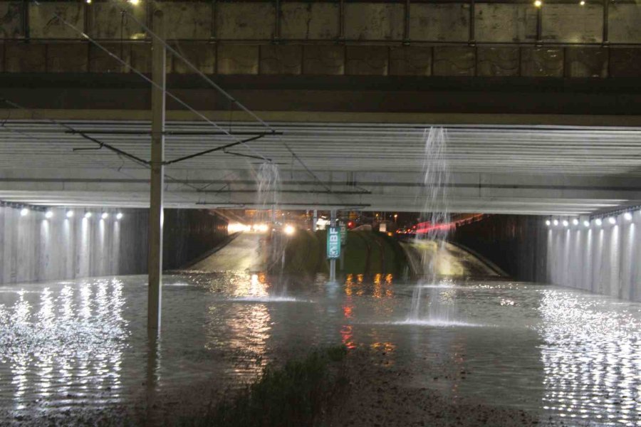 Kayseri’de Sağanak Hayatı Felç Etti
