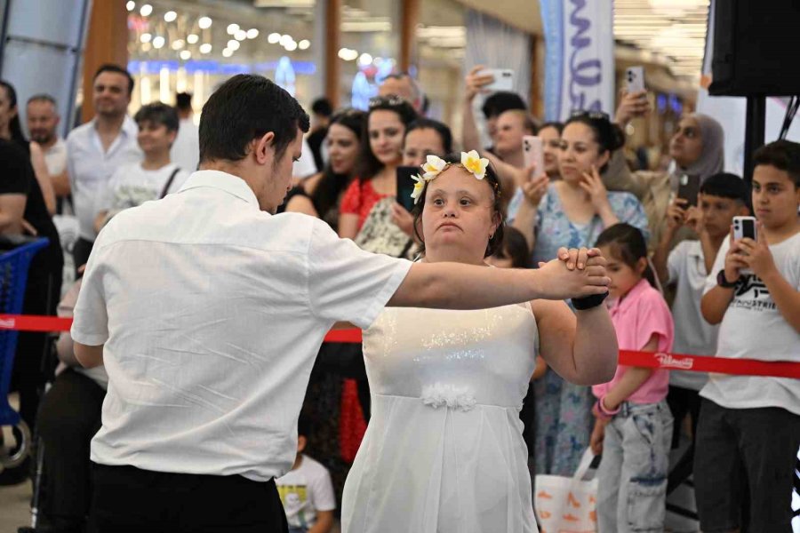 Özel Bireyler Engelleri Sanatla Aştı