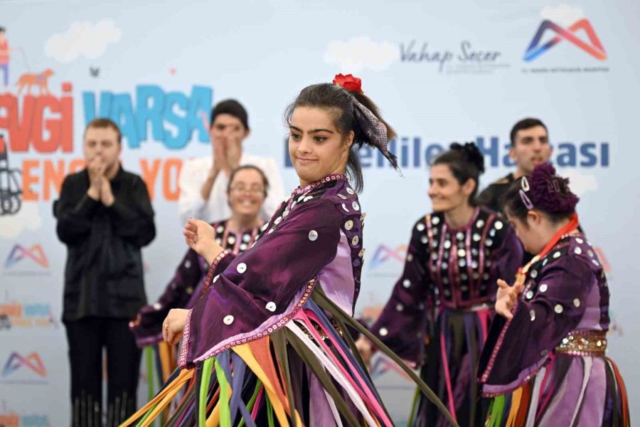 Özel Bireyler Engelleri Sanatla Aştı