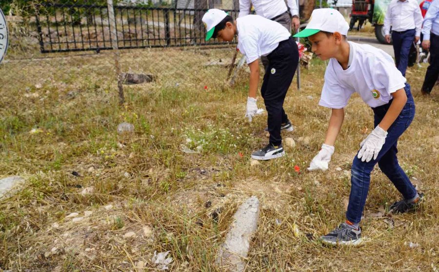Öğrenciler, Yangınlara Karşı Çevre Temizliği Yaptı