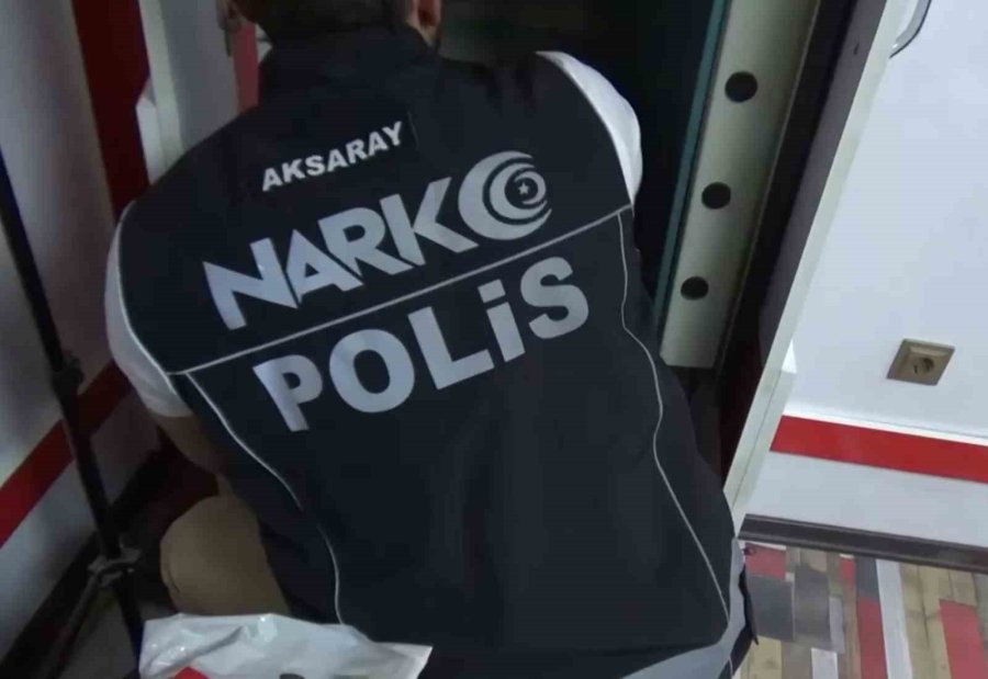 Telefon Ve Uyuşturucu Kaçakçısı Telefoncu Tutuklandı