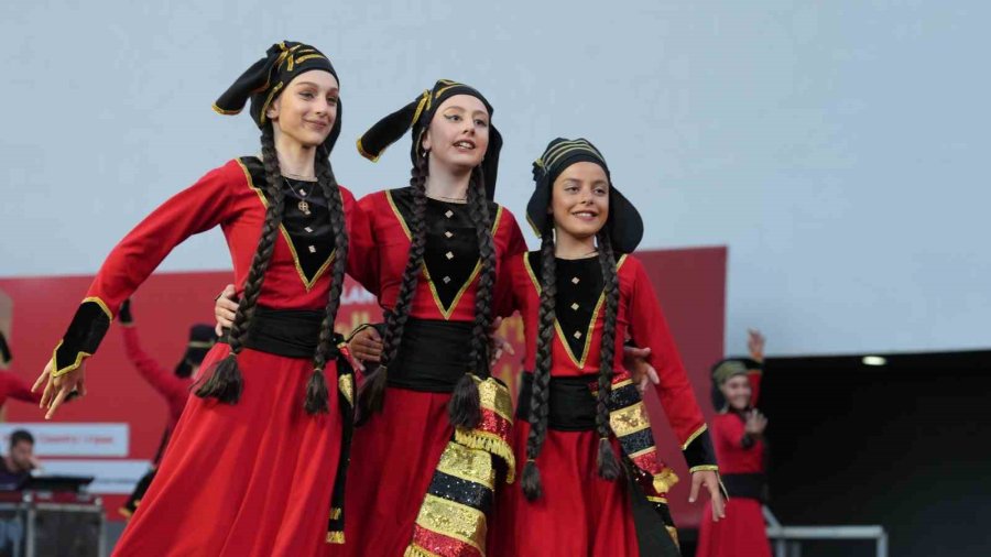 Alanya’da 2’ncisi Düzenlenen Uluslararası Halk Dansları Ve Müzik Festivali’ne Yoğun İlgi