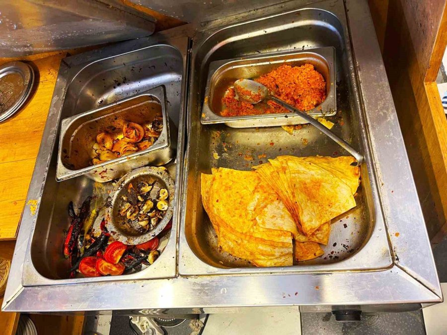 Bozulmuş Meze, Et Ve Et Ürünleri Kullanan Restoran Mühürlendi