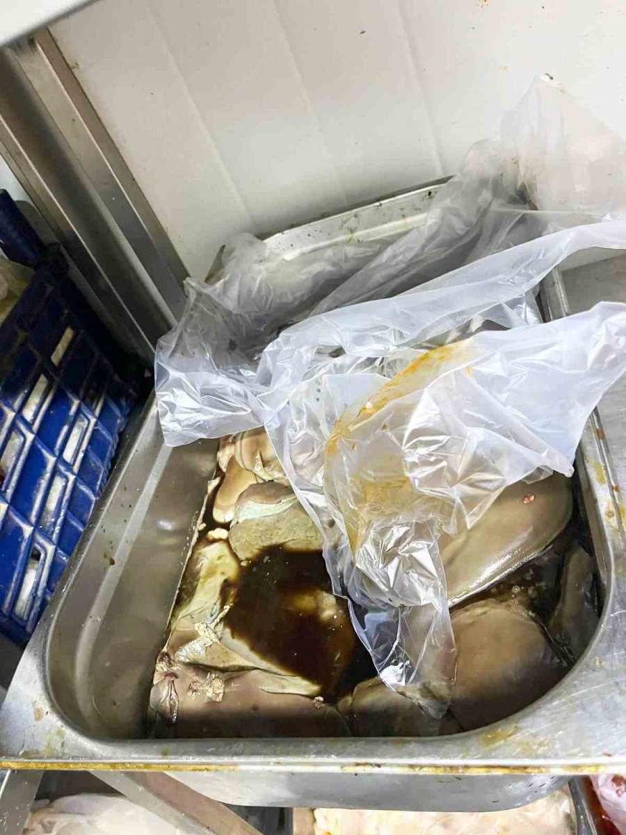 Bozulmuş Meze, Et Ve Et Ürünleri Kullanan Restoran Mühürlendi