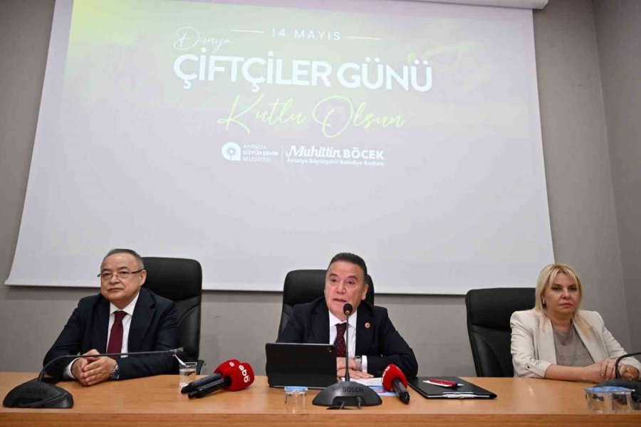 Başkan Böcek, Çiftçiler Günü’nde Üreticilerle Buluştu