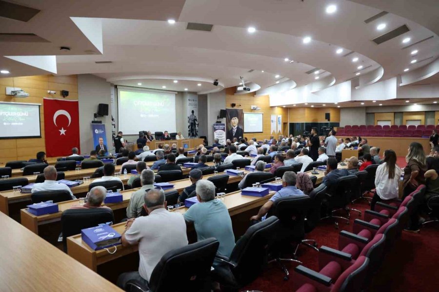 Başkan Böcek, Çiftçiler Günü’nde Üreticilerle Buluştu