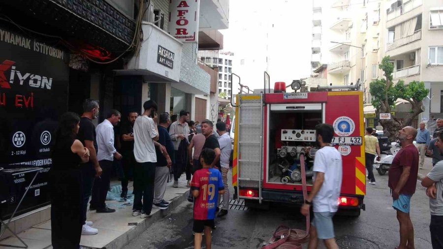 "korku Evi"ndeki Bakım Sırasında Çıkan Yangında Gerçek Korkuyu Yaşadılar: 3 Yaralı