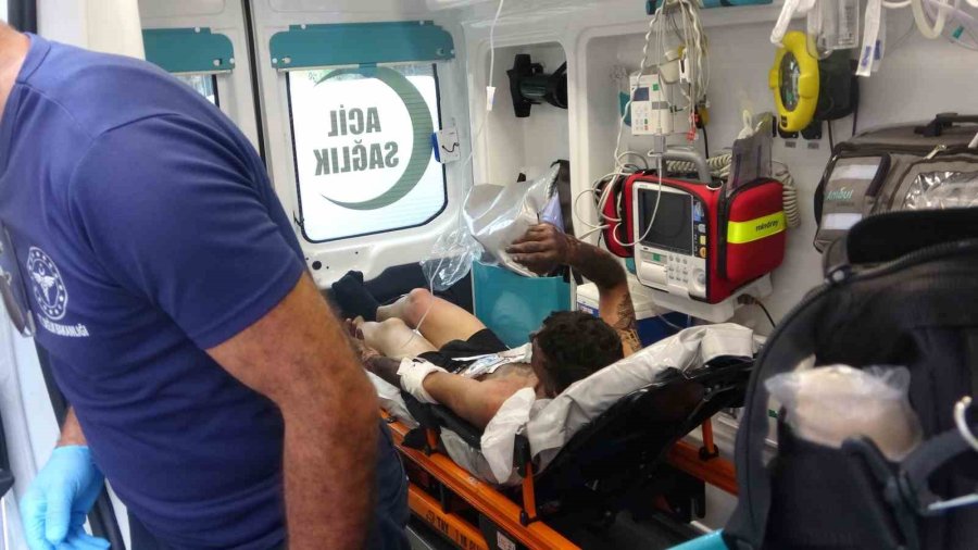 "korku Evi"ndeki Bakım Sırasında Çıkan Yangında Gerçek Korkuyu Yaşadılar: 3 Yaralı