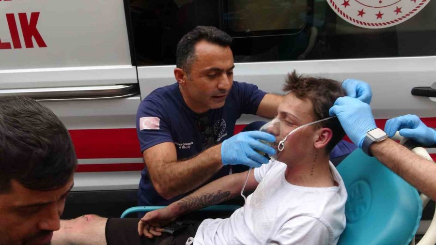 "korku Evi"ndeki Bakım Sırasında Çıkan Yangında Gerçek Korkuyu Yaşadılar: 3 Yaralı