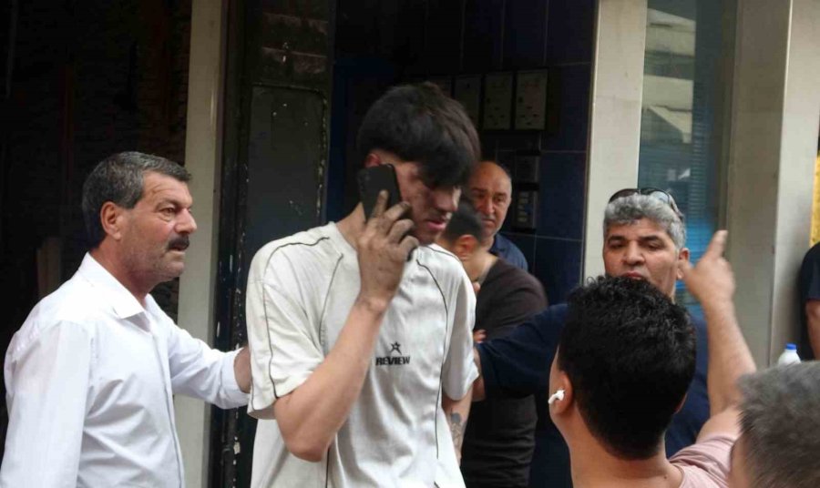 "korku Evi"ndeki Bakım Sırasında Çıkan Yangında Gerçek Korkuyu Yaşadılar: 3 Yaralı