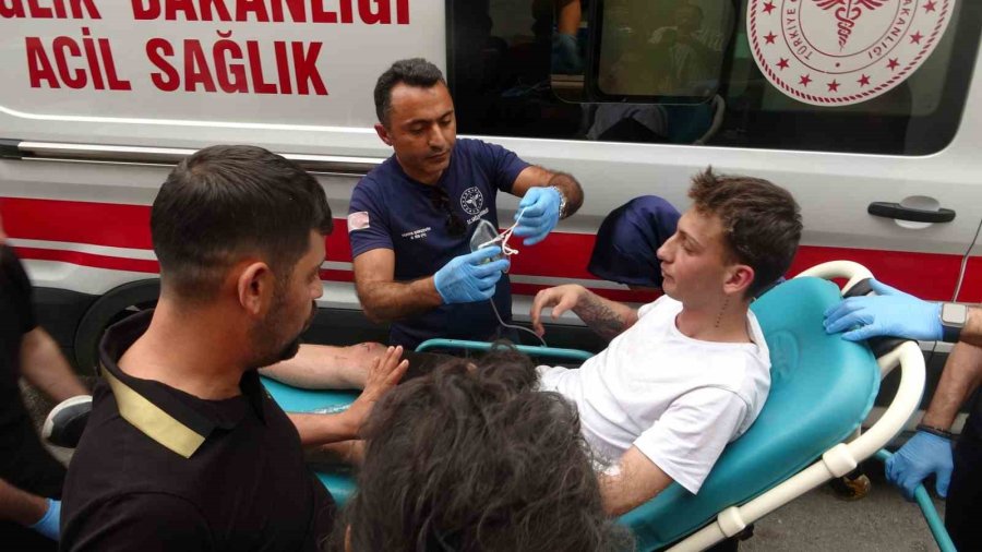 "korku Evi"ndeki Bakım Sırasında Çıkan Yangında Gerçek Korkuyu Yaşadılar: 3 Yaralı