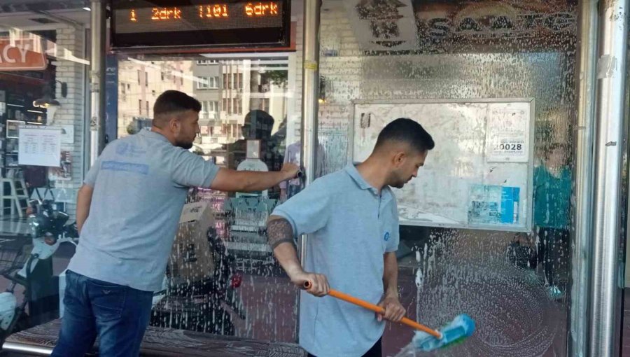 Alanya’da Otobüs Duraklarına Bakım