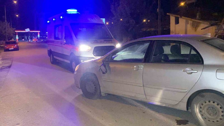 Karaman’da Otomobille Çarpışan Motosikletli Kurye Yaralandı