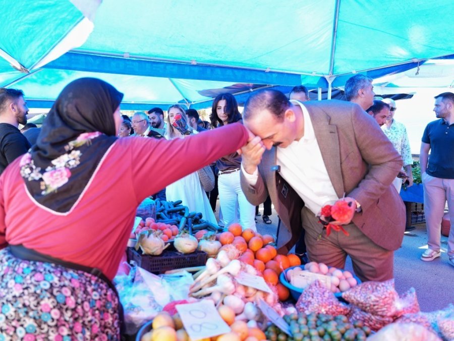 Konyaaltı Belediyesi Çiftçiler Günü’nde ’üretici Pazarı’ Kurdu