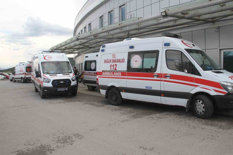 Konya’da Yolcu Otobüsü Devrildi: 13 Yaralı