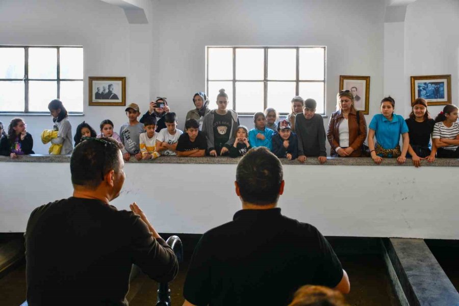 İşitme Engelli Öğrenciler, Meski Filtre Su Müzesi’ni Ziyaret Etti
