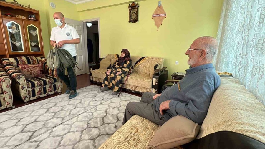 Yaşlı Hastalar Doktora Değil, Doktor Hastanın Evine Gidiyor