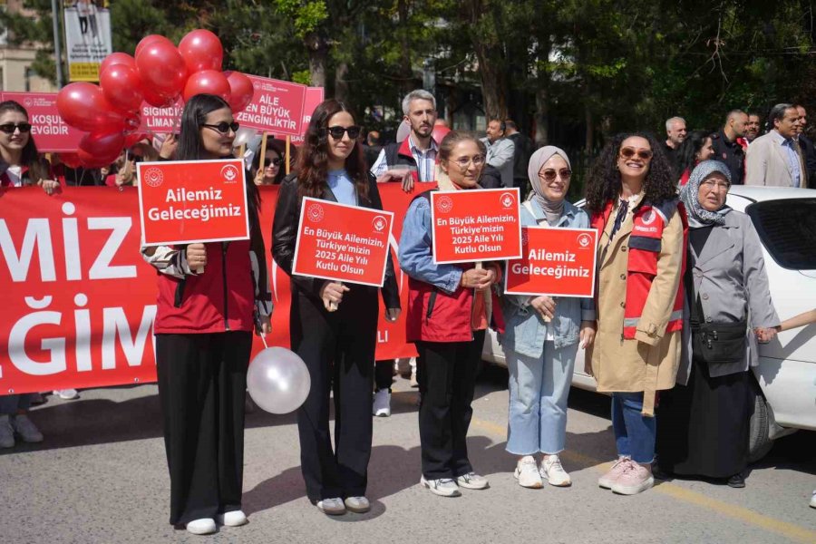 Niğde’de Aile Yılı Yürüyüşü Gerçekleştirildi