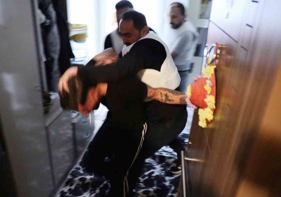 Oyuncak Tabancayla Polisi Alarma Geçirdi