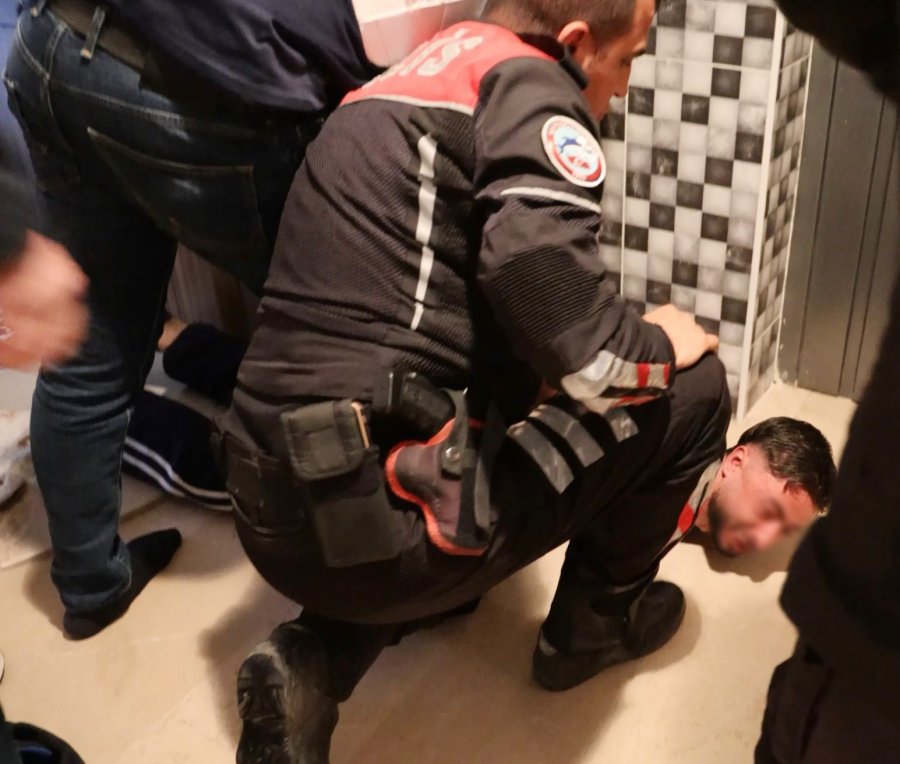 Oyuncak Tabancayla Polisi Alarma Geçirdi