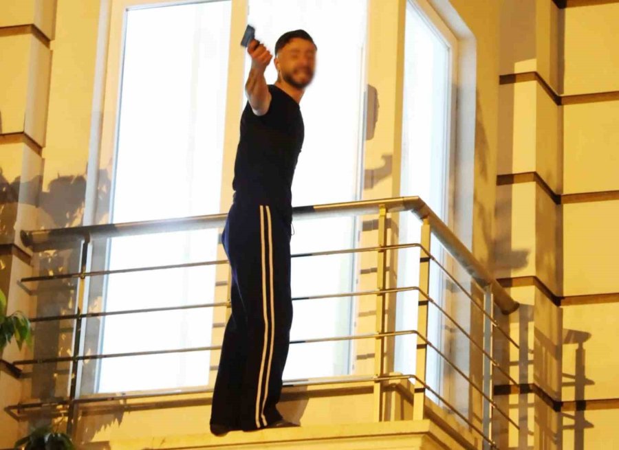 Oyuncak Tabancayla Polisi Alarma Geçirdi