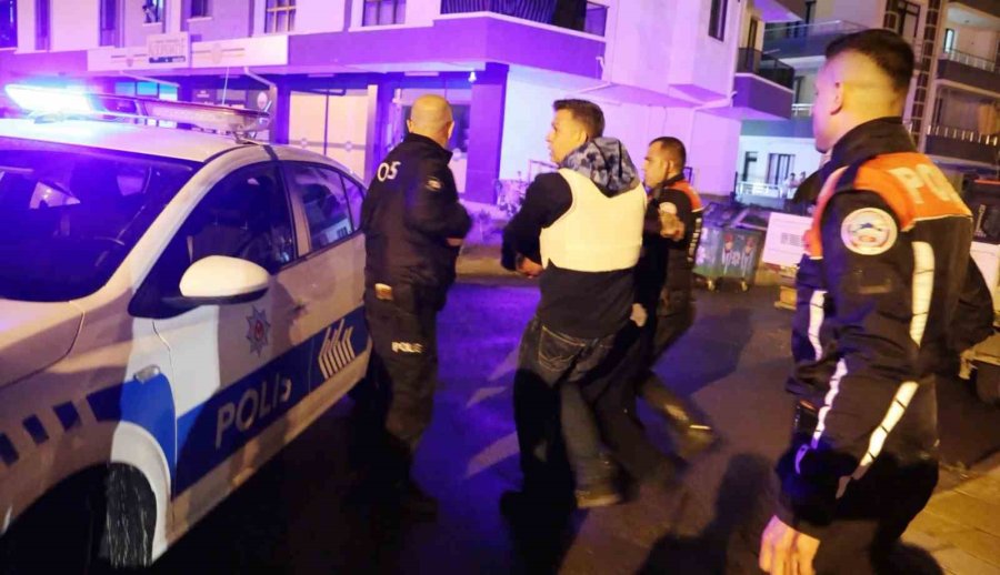 Oyuncak Tabancayla Polisi Alarma Geçirdi