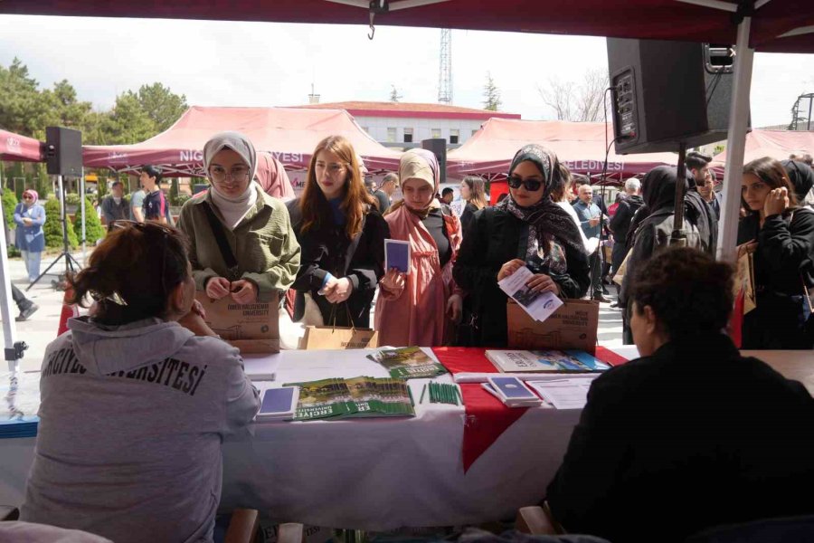 18 Üniversite Niğde’de Açılan Fuarda Tanıtıldı