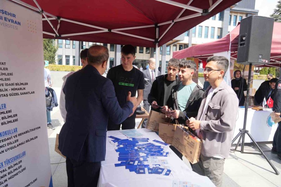 18 Üniversite Niğde’de Açılan Fuarda Tanıtıldı