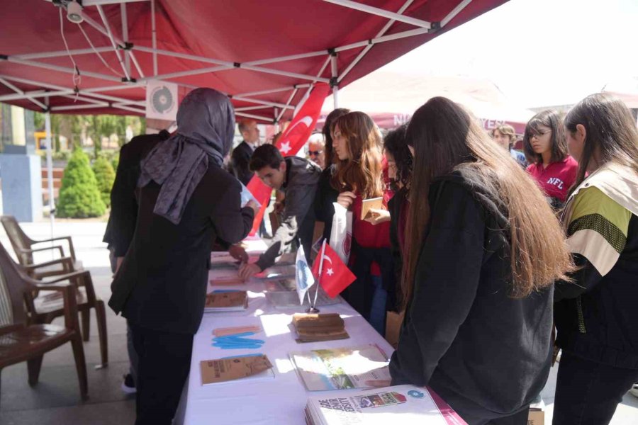 18 Üniversite Niğde’de Açılan Fuarda Tanıtıldı