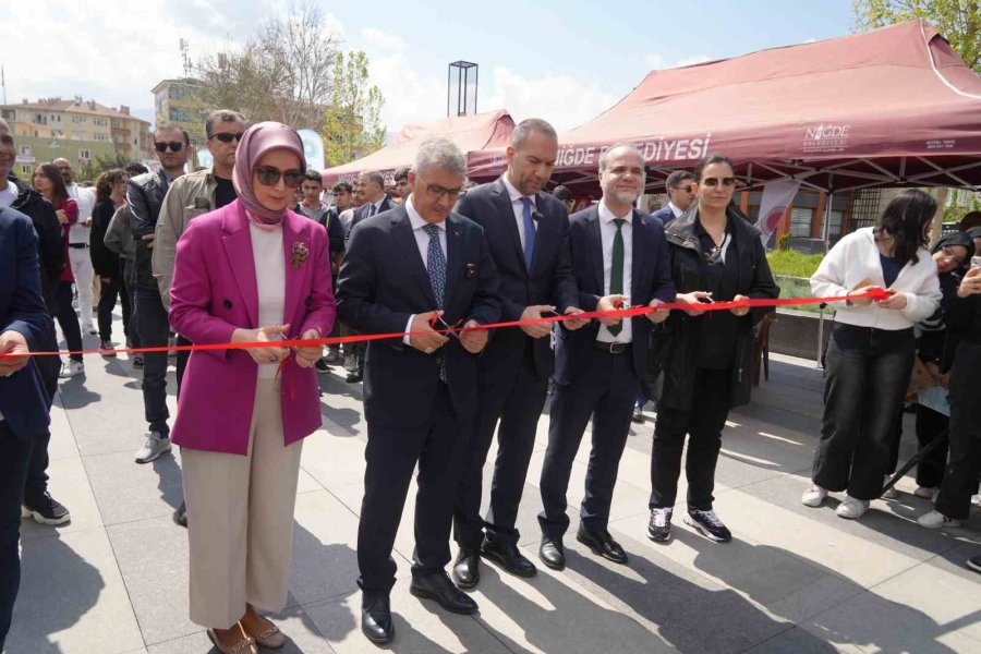 18 Üniversite Niğde’de Açılan Fuarda Tanıtıldı