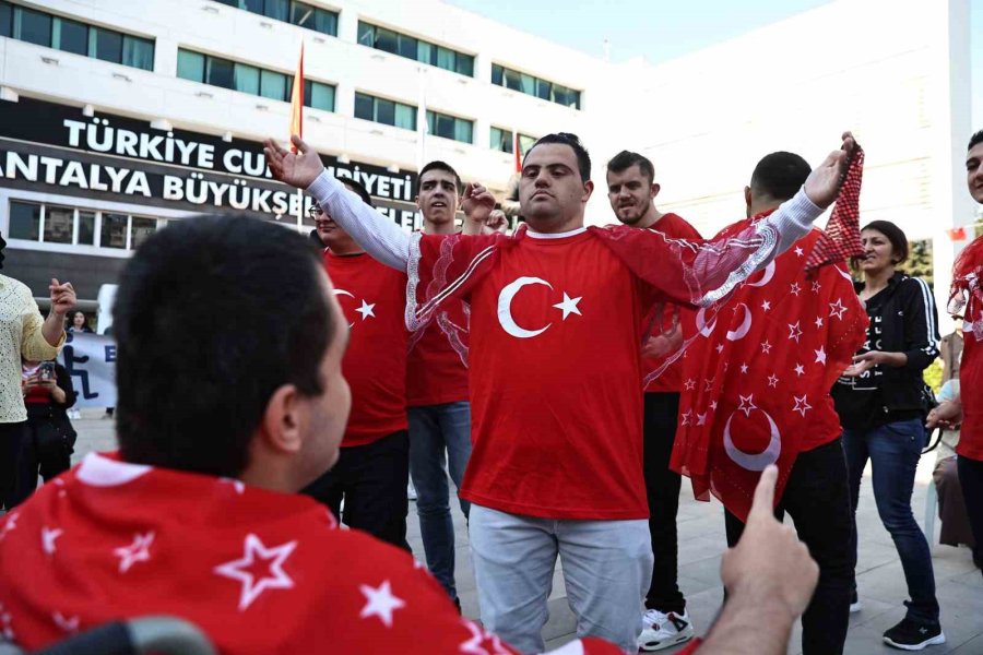 Temsili Askerlik Yapacak Engelli Bireylere Davullu-zurnalı Uğurlama