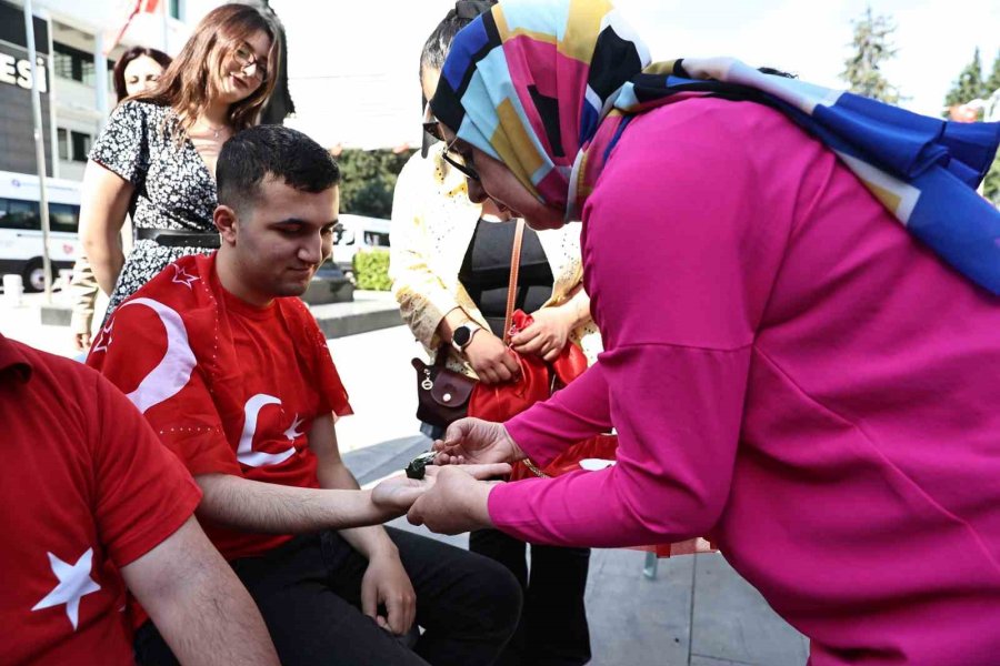 Temsili Askerlik Yapacak Engelli Bireylere Davullu-zurnalı Uğurlama