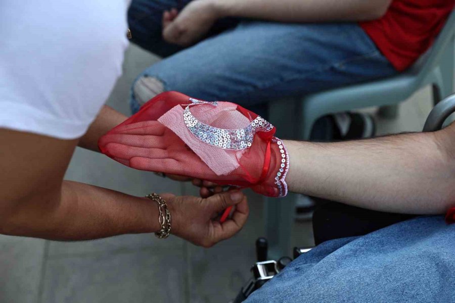 Temsili Askerlik Yapacak Engelli Bireylere Davullu-zurnalı Uğurlama