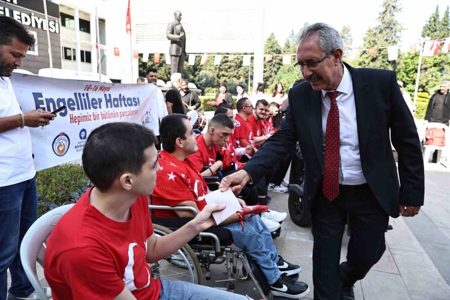 Temsili Askerlik Yapacak Engelli Bireylere Davullu-zurnalı Uğurlama