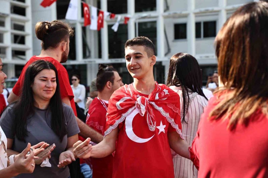 Temsili Askerlik Yapacak Engelli Bireylere Davullu-zurnalı Uğurlama