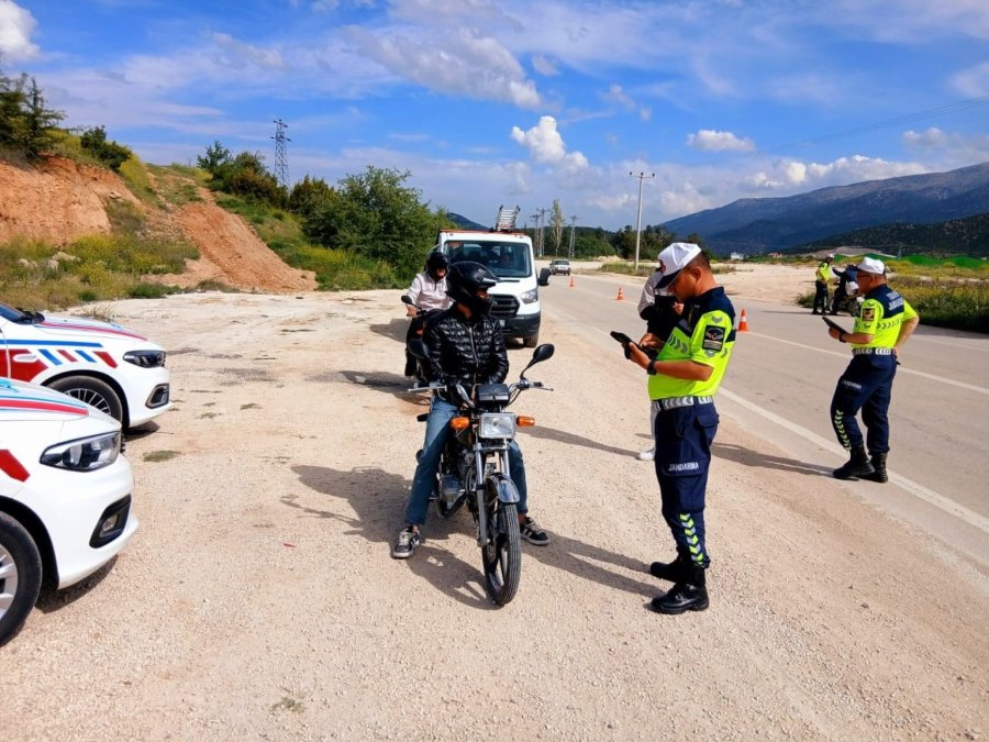 Antalya’da Motosikletlilere Yönelik Denetimde 3,4 Milyon Tl Ceza Kesildi